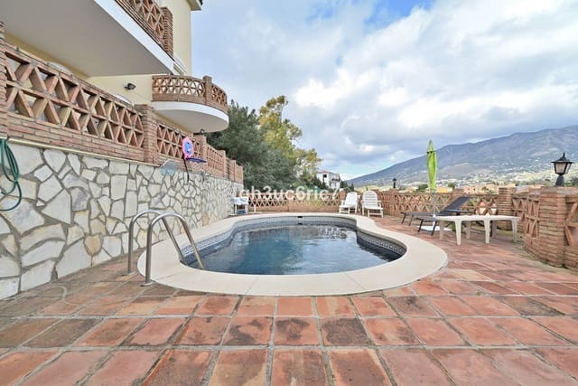 4 Zimmer Villa zu verkaufen in Mijas Costa, Mijas mit Pool Garage - 649.000 € (Ref: 7919144)