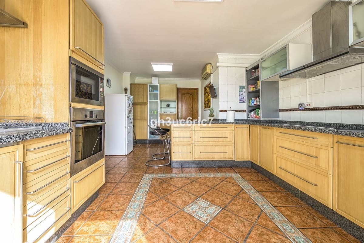 5 sypialnia Willa na sprzedaż w Mijas Costa z basenem garażem - 680 000 € (Ref: 7919149)