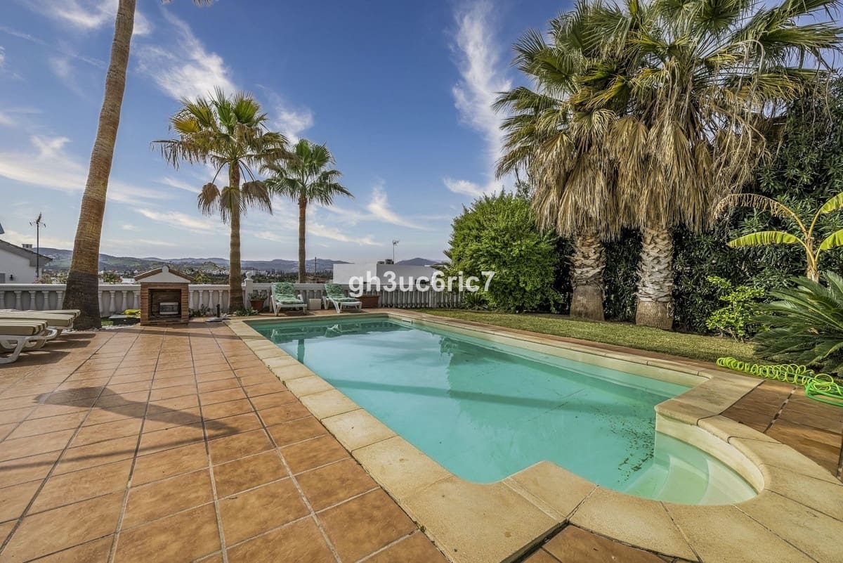 5 sypialnia Willa na sprzedaż w Mijas Costa z basenem garażem - 680 000 € (Ref: 7919149)