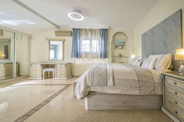 5 sypialnia Willa na sprzedaż w Mijas Costa, Mijas z basenem garażem - 680 000 € (Ref: 7919149)