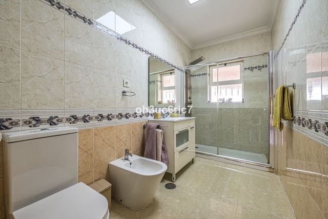 5 sypialnia Willa na sprzedaż w Mijas Costa, Mijas z basenem garażem - 680 000 € (Ref: 7919149)