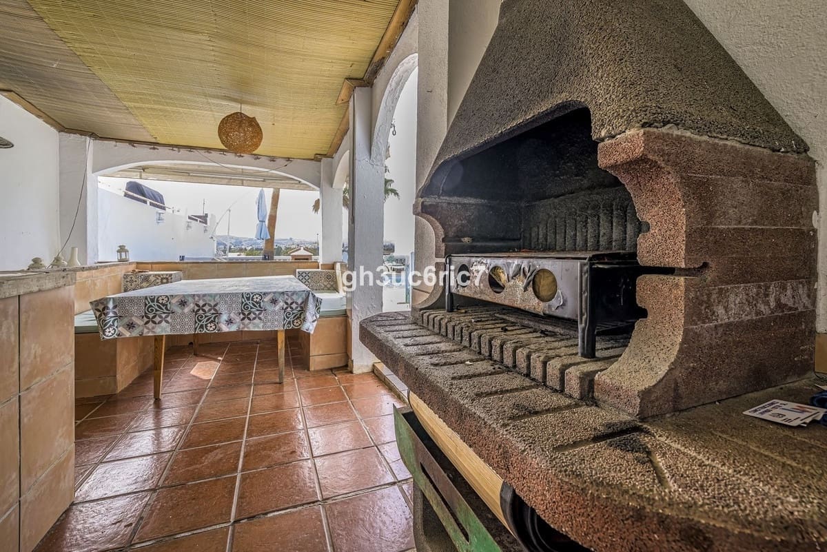 5 sypialnia Willa na sprzedaż w Mijas Costa z basenem garażem - 680 000 € (Ref: 7919149)