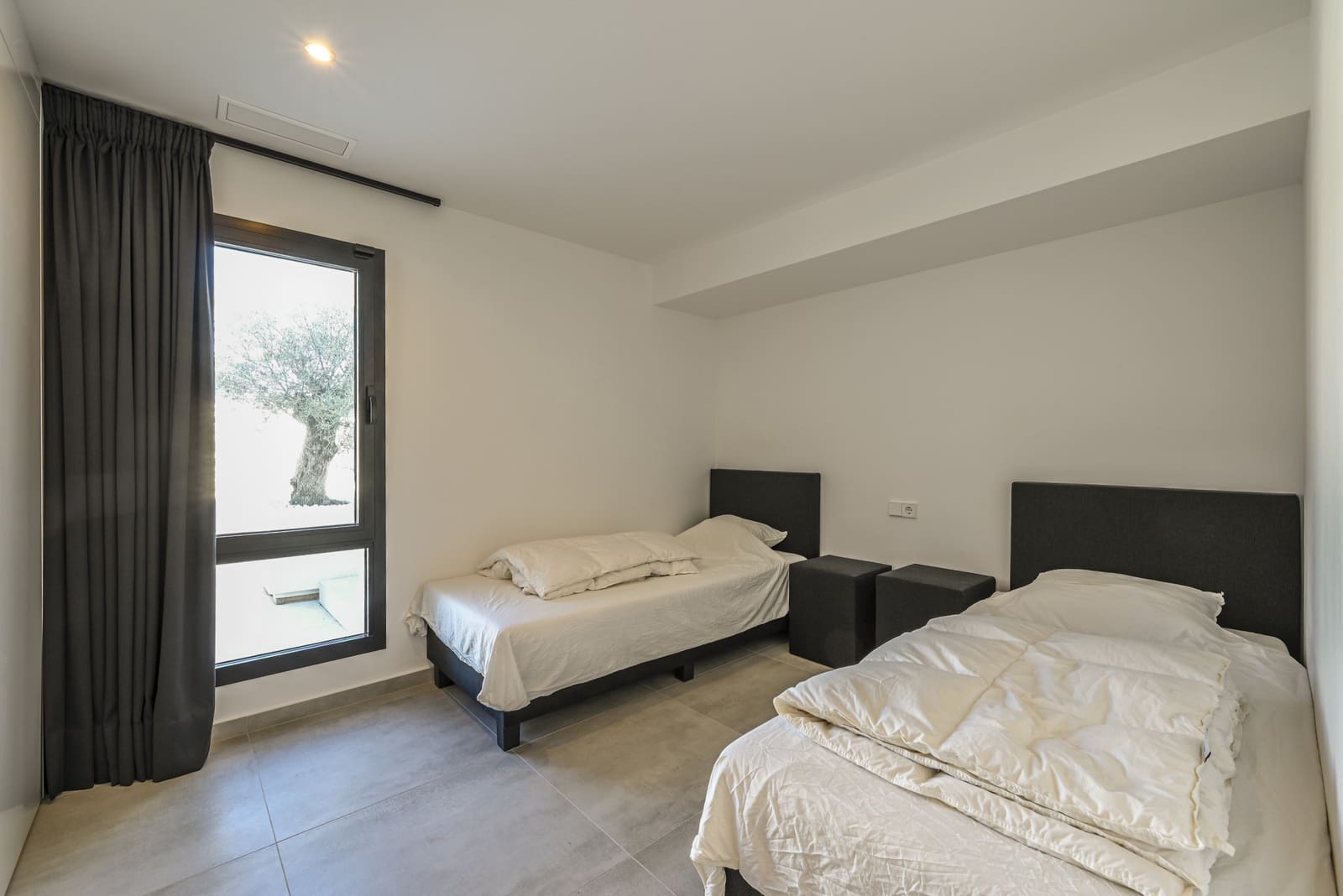 5 bedroom Villa for sale in La Cala de Mijas with pool garage - € 1,450,000 (Ref: 7919157)