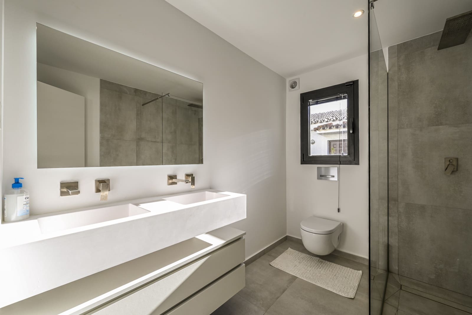 5 bedroom Villa for sale in La Cala de Mijas with pool garage - € 1,450,000 (Ref: 7919157)