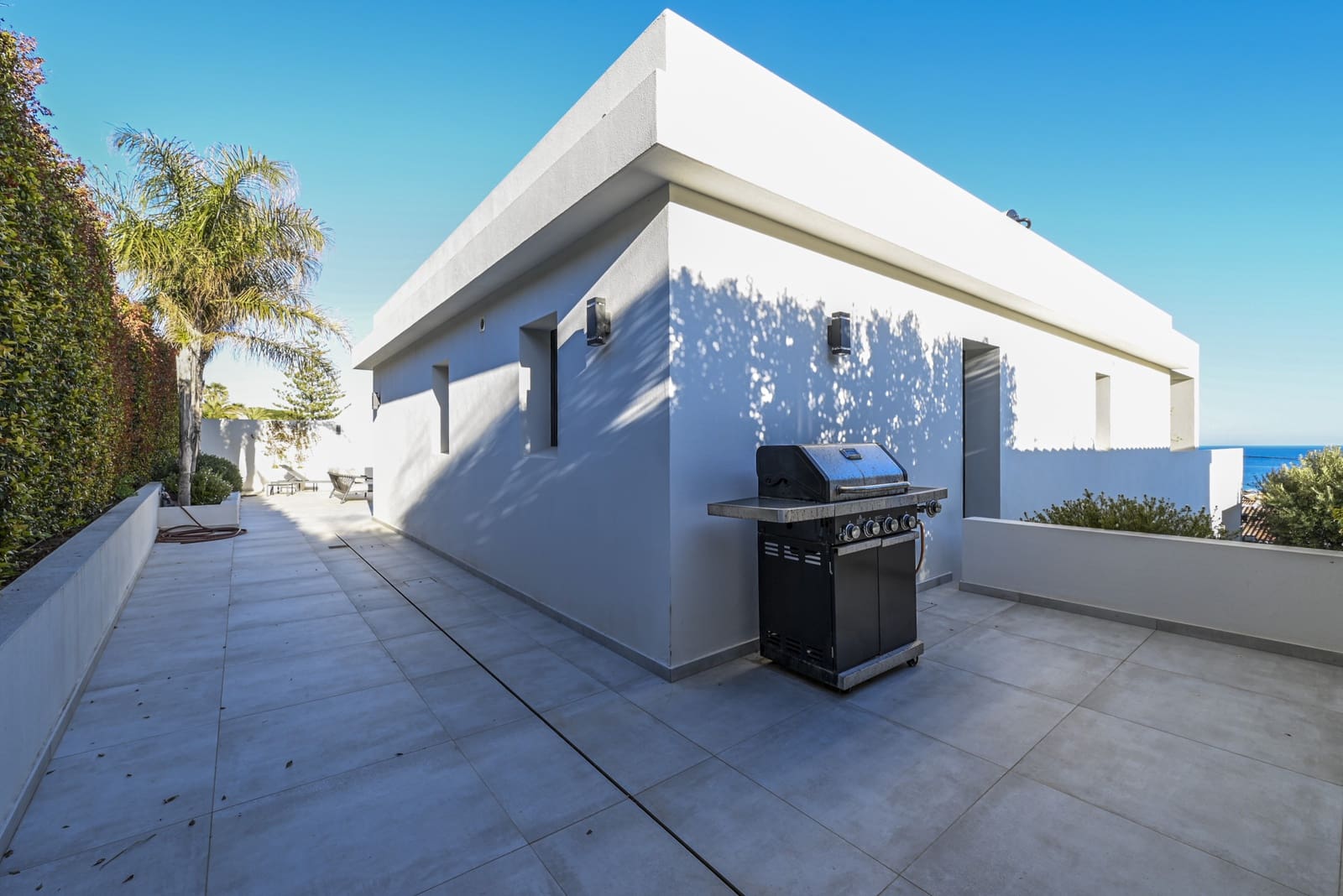 5 bedroom Villa for sale in La Cala de Mijas with pool garage - € 1,450,000 (Ref: 7919157)