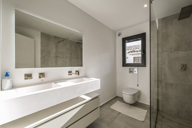 5 bedroom Villa for sale in La Cala de Mijas, Mijas with pool garage - € 1,450,000 (Ref: 7919157)