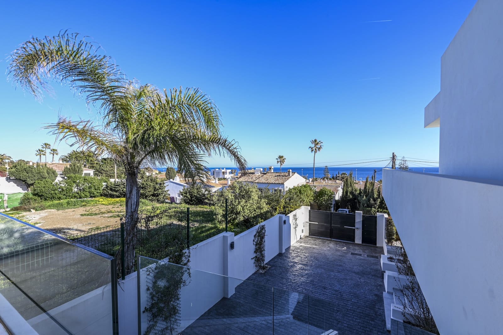 5 bedroom Villa for sale in La Cala de Mijas with pool garage - € 1,450,000 (Ref: 7919157)