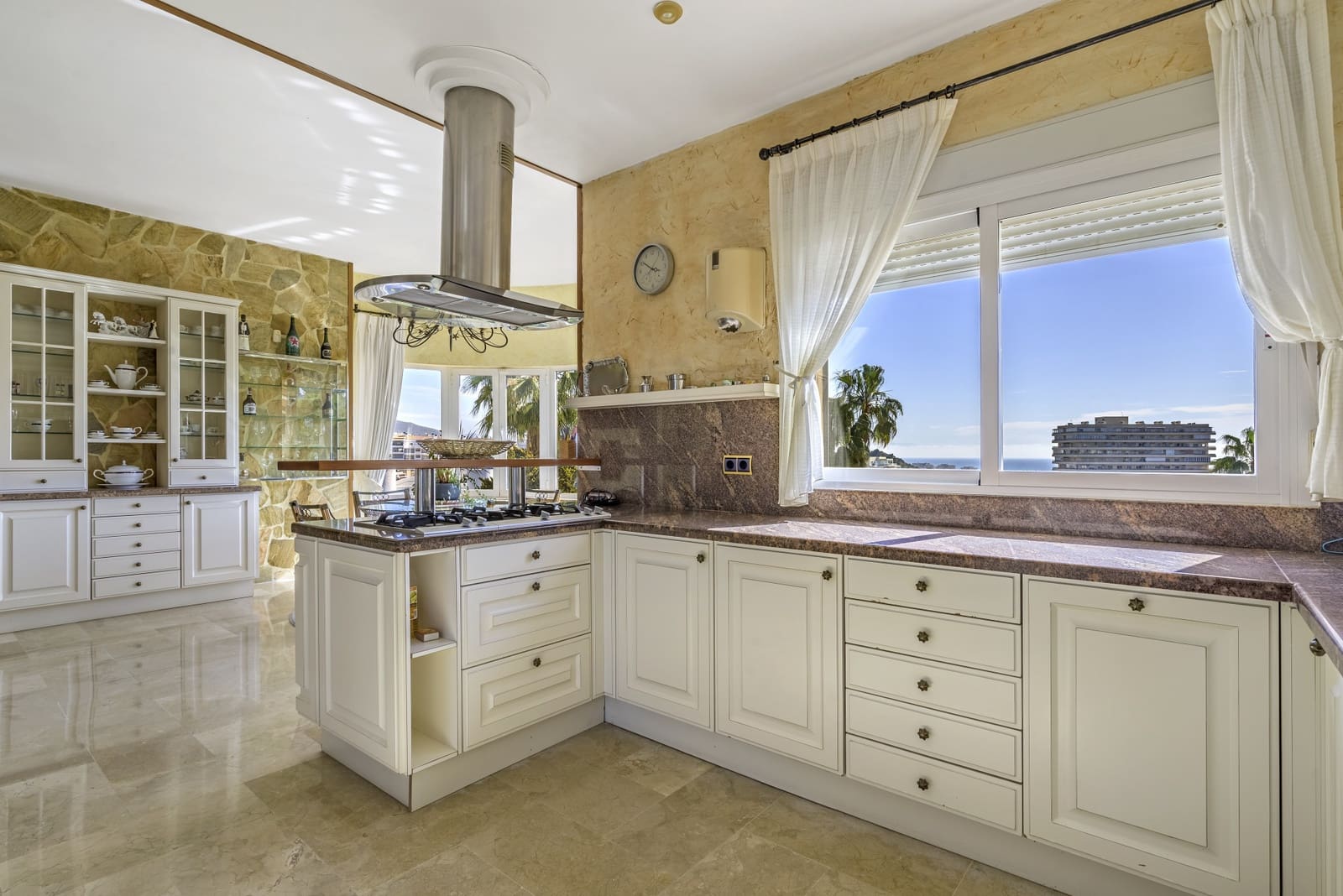 7 sypialnia Willa na sprzedaż w Torrequebrada z basenem garażem - 2 195 000 € (Ref: 8353568)