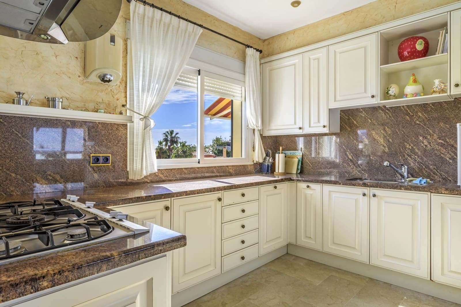 7 sypialnia Willa na sprzedaż w Torrequebrada z basenem garażem - 2 195 000 € (Ref: 8353568)