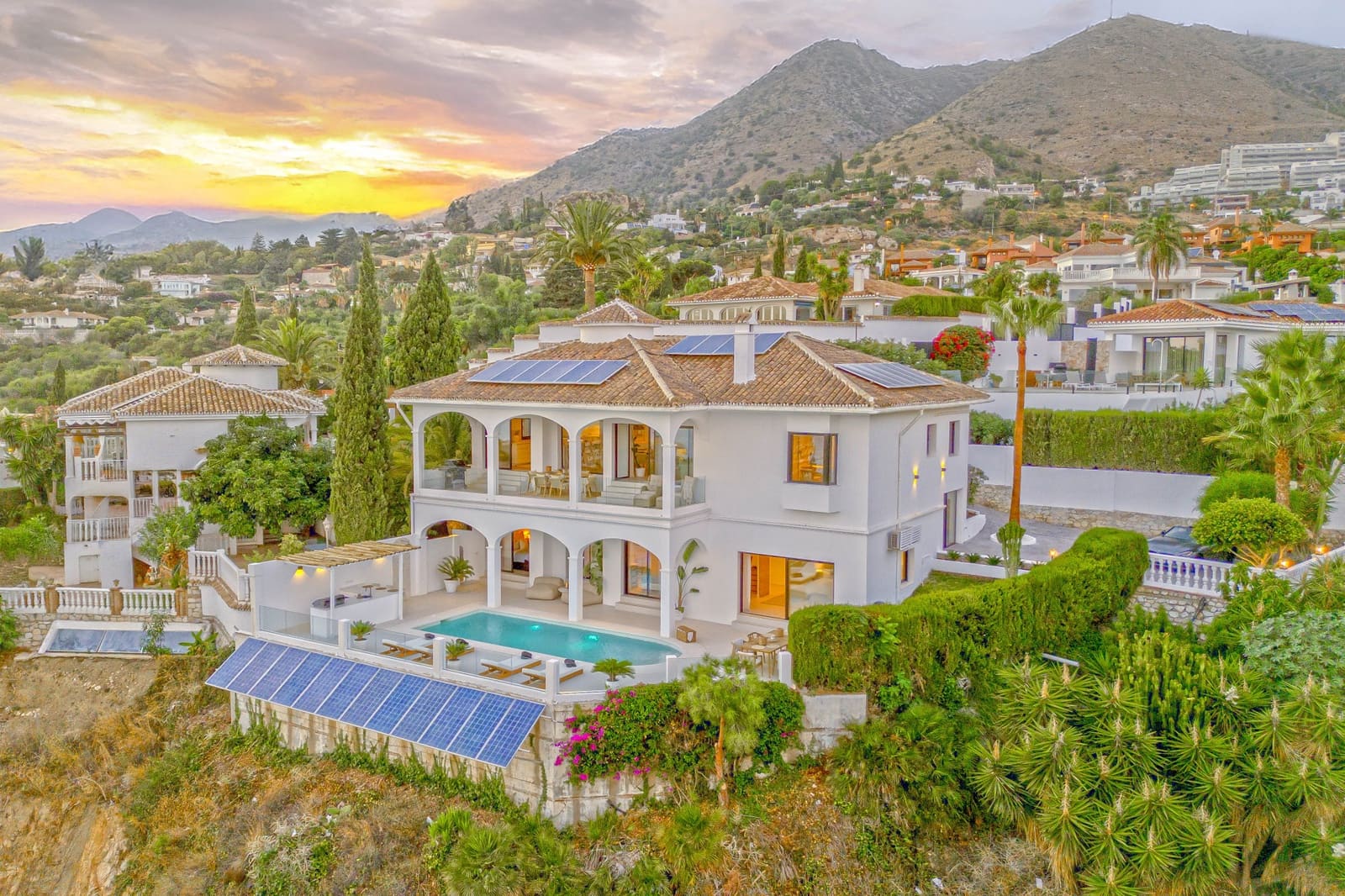 5 soveværelse Villa til salg i La Capellania med swimmingpool garage - € 2.695.000 (Ref: 8553712)