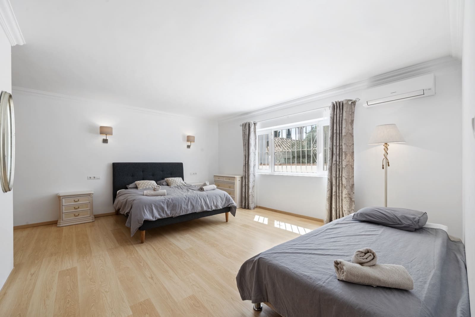 4 soveværelse Villa til salg i Mijas Costa med swimmingpool garage - € 995.000 (Ref: 8727149)