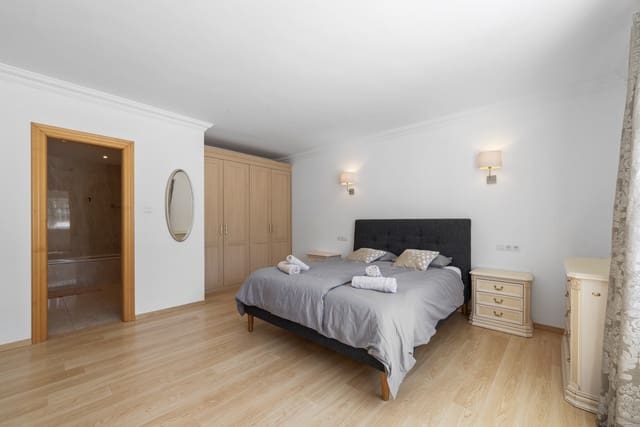 4 makuuhuone Huvila myytävänä paikassa Mijas Costa, Mijas mukana uima-altaan 
autotalli - 995 000 € (Ref: 8727149)
