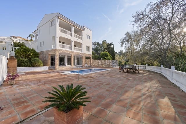 4 makuuhuone Huvila myytävänä paikassa Mijas Costa, Mijas mukana uima-altaan 
autotalli - 995 000 € (Ref: 8727149)