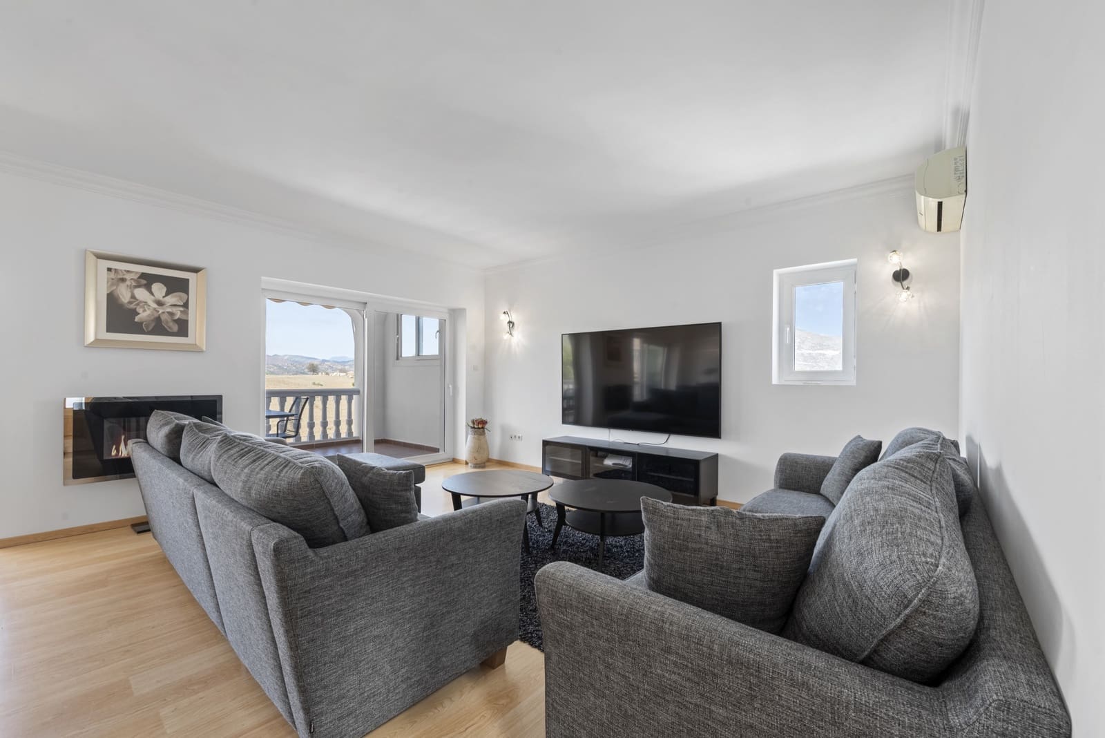 4 soveværelse Villa til salg i Mijas Costa med swimmingpool garage - € 995.000 (Ref: 8727149)