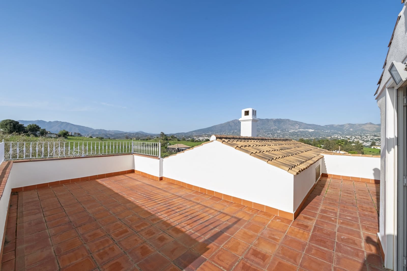 4 soveværelse Villa til salg i Mijas Costa med swimmingpool garage - € 995.000 (Ref: 8727149)