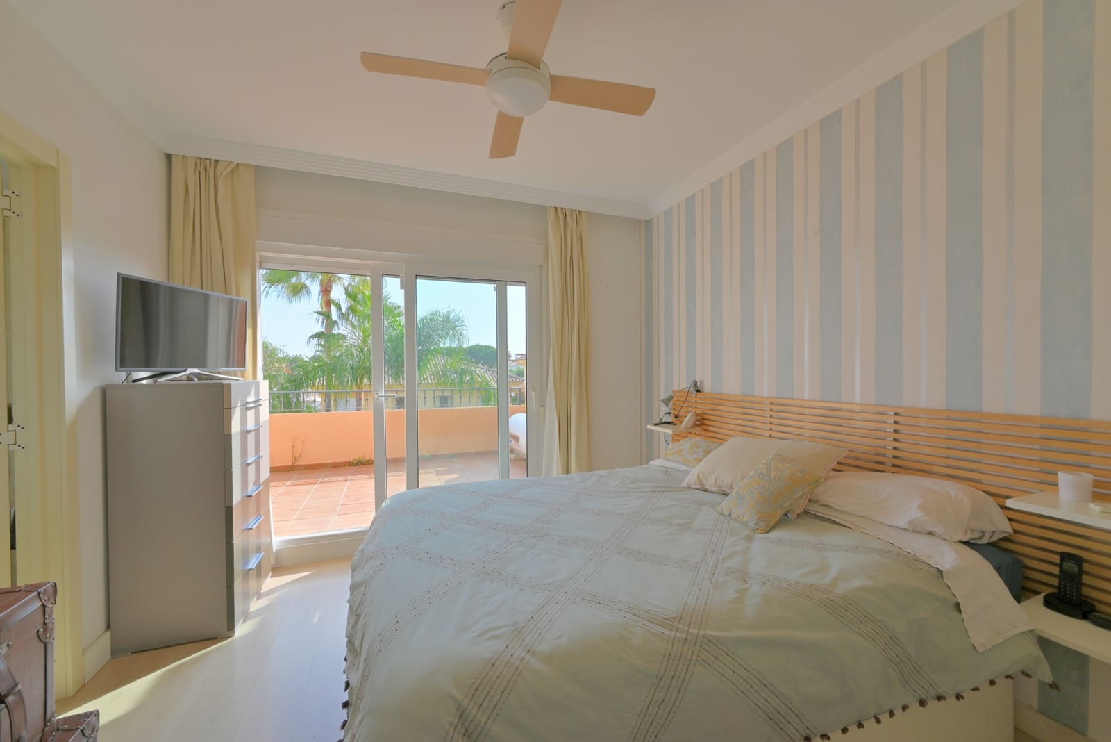 3 soveværelse Semi-Rækkehus til salg i Riviera del Sol med swimmingpool garage - € 539.000 (Ref: 8746340)