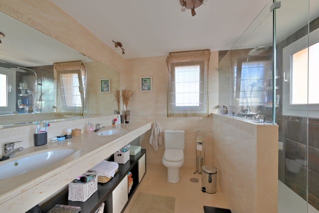 3 soveværelse Semi-Rækkehus til salg i Riviera del Sol, Mijas med swimmingpool garage - € 539.000 (Ref: 8746340)