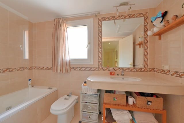 3 soveværelse Semi-Rækkehus til salg i Riviera del Sol, Mijas med swimmingpool garage - € 539.000 (Ref: 8746340)