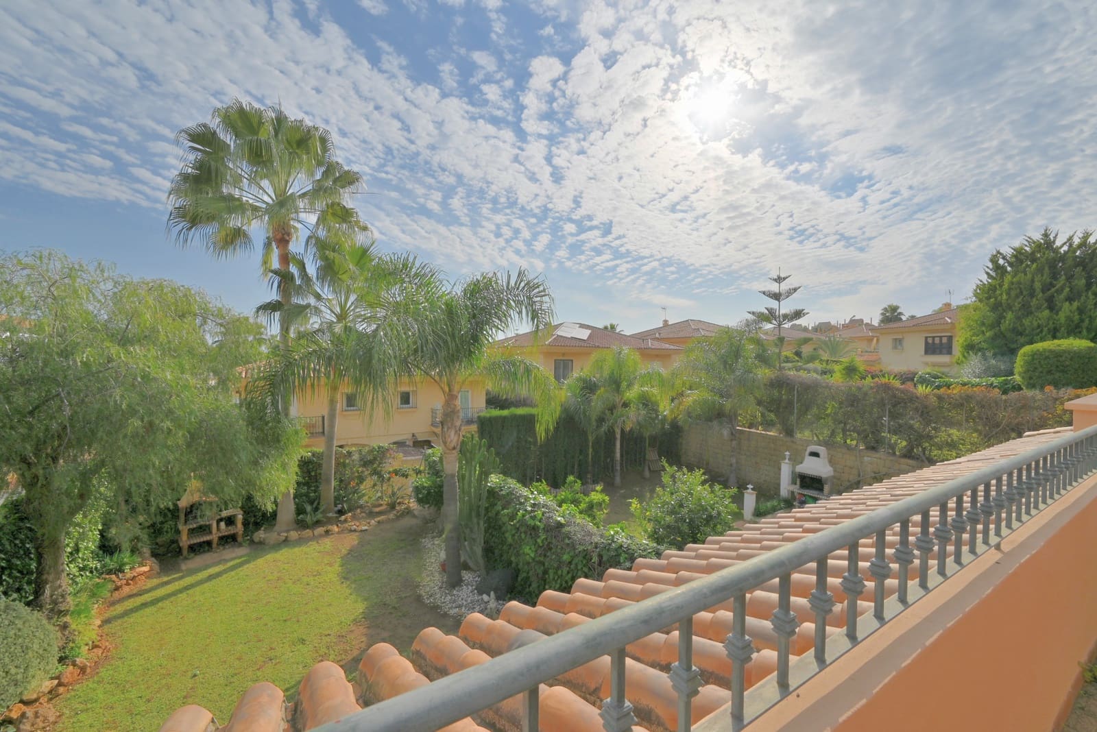 3 soveværelse Semi-Rækkehus til salg i Riviera del Sol med swimmingpool garage - € 539.000 (Ref: 8746340)