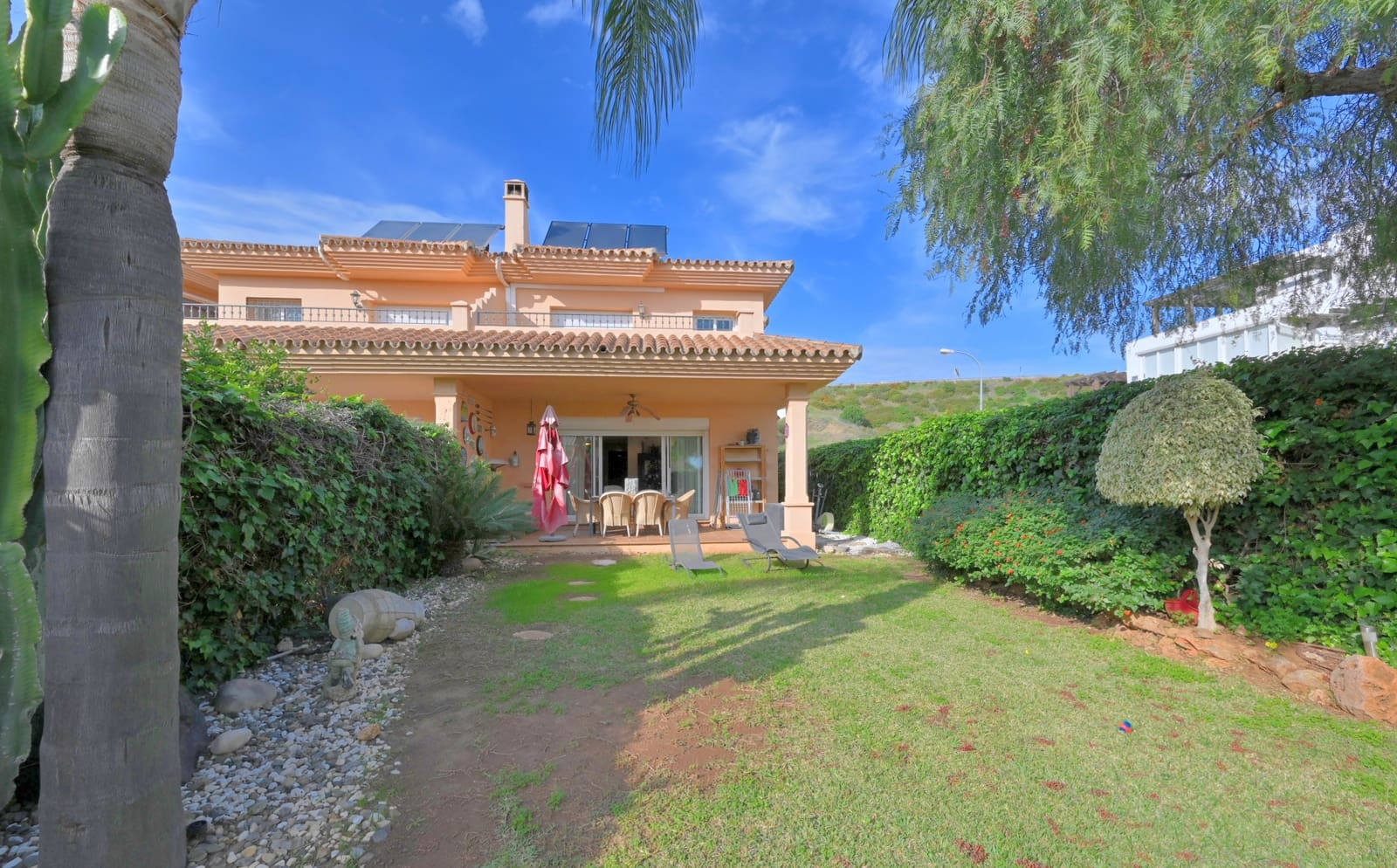 3 soveværelse Semi-Rækkehus til salg i Riviera del Sol med swimmingpool garage - € 539.000 (Ref: 8746340)