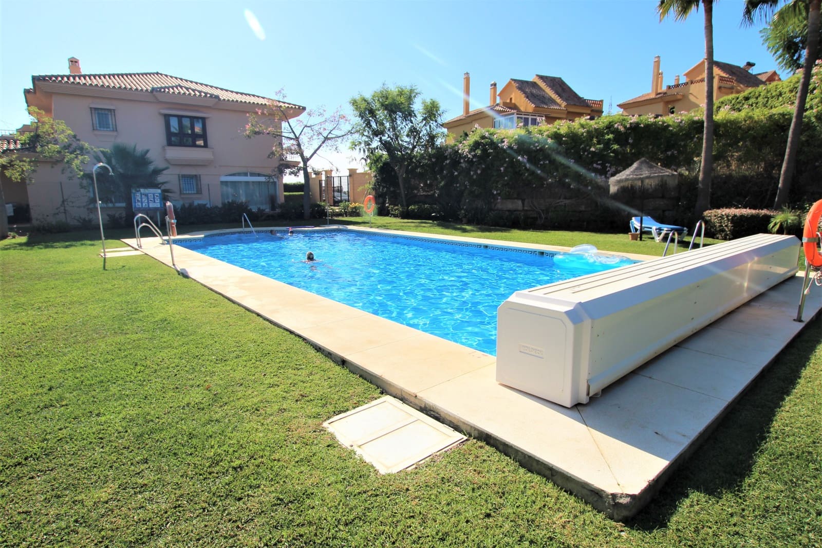 3 soveværelse Semi-Rækkehus til salg i Riviera del Sol med swimmingpool garage - € 539.000 (Ref: 8746340)