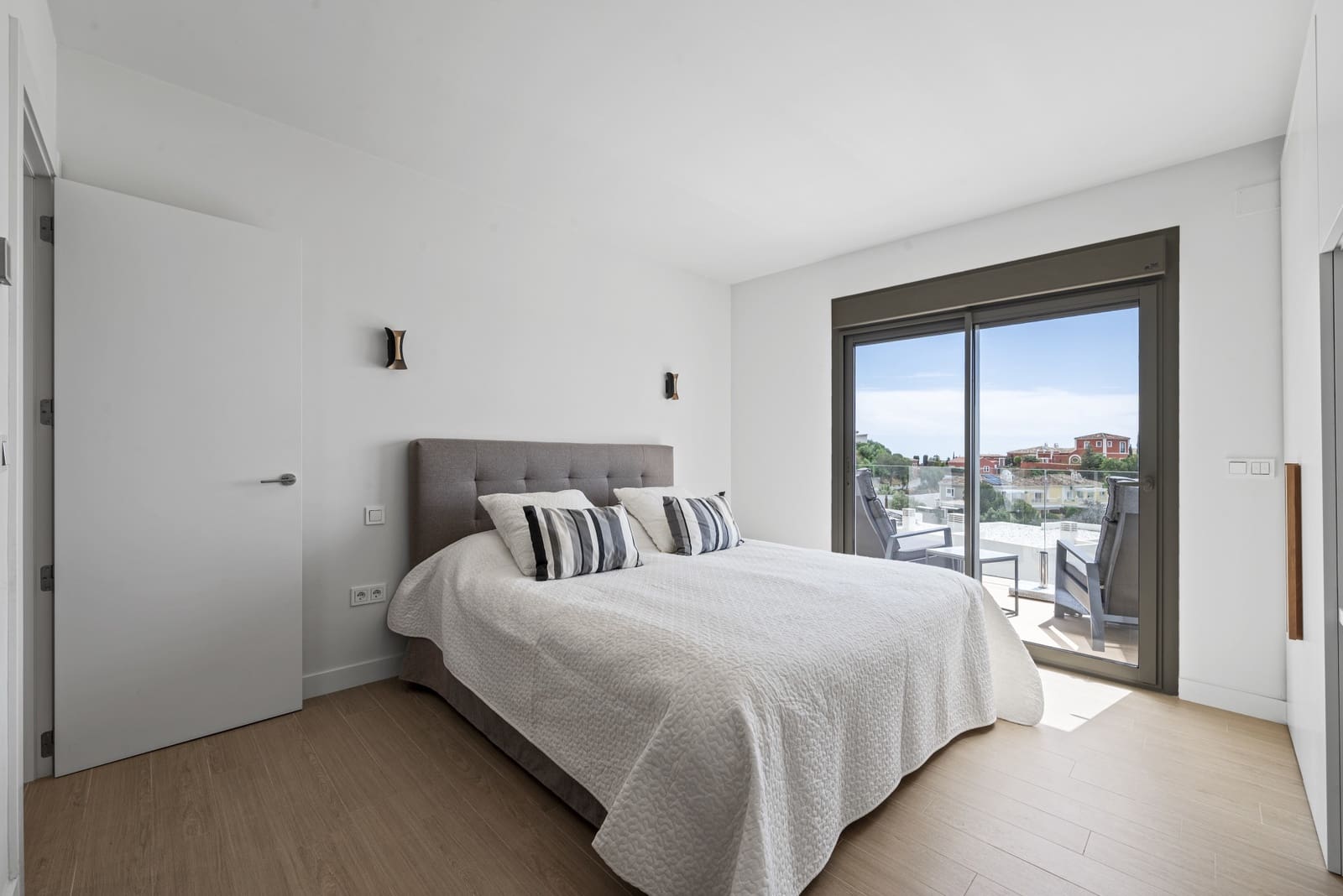 3 soveværelse Semi-Rækkehus til salg i Mijas Costa med swimmingpool garage - € 899.000 (Ref: 8934726)