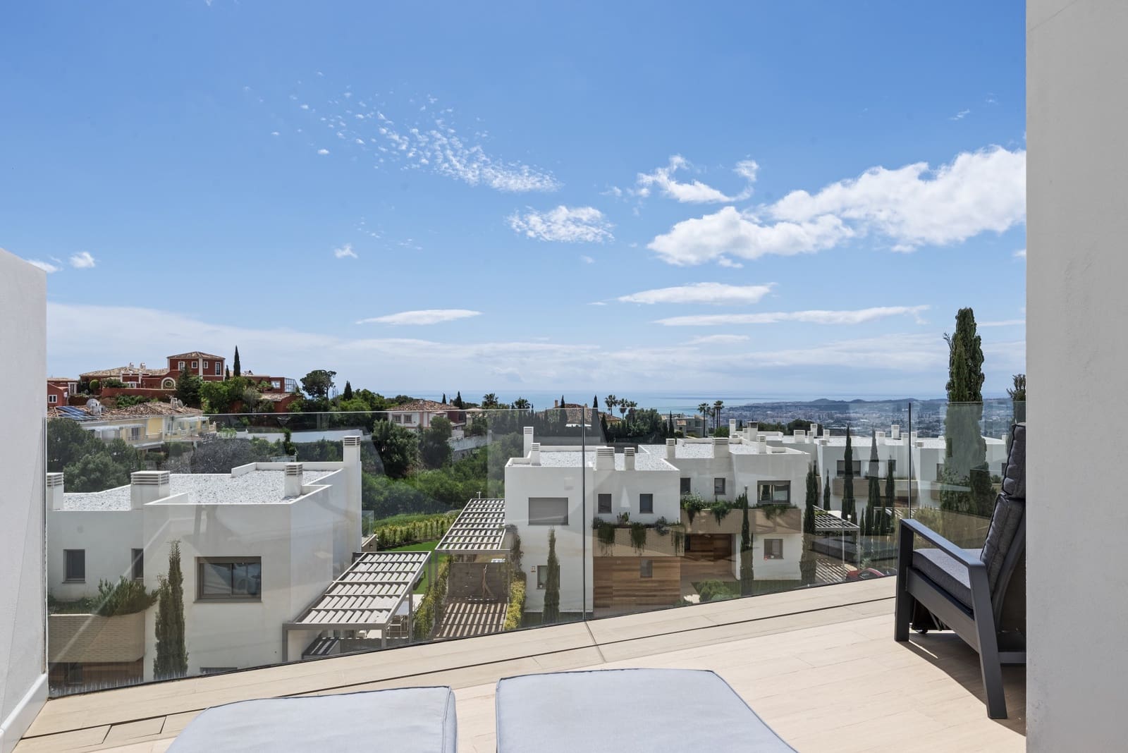 3 soveværelse Semi-Rækkehus til salg i Mijas Costa med swimmingpool garage - € 899.000 (Ref: 8934726)