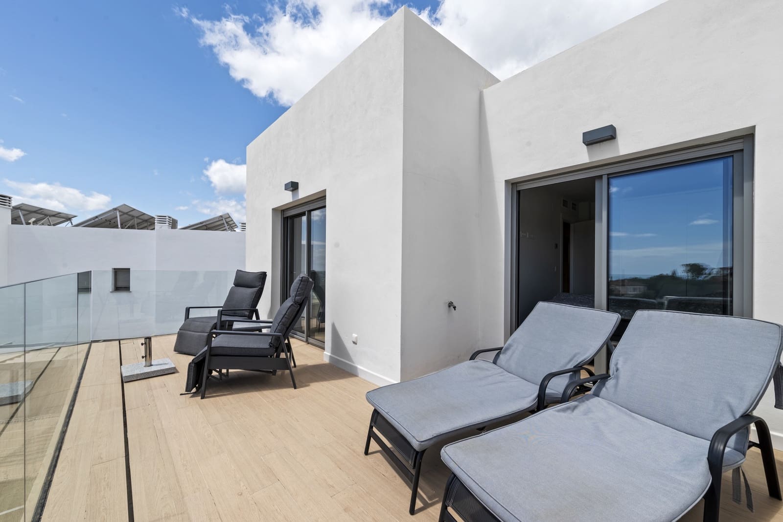 3 soveværelse Semi-Rækkehus til salg i Mijas Costa med swimmingpool garage - € 899.000 (Ref: 8934726)