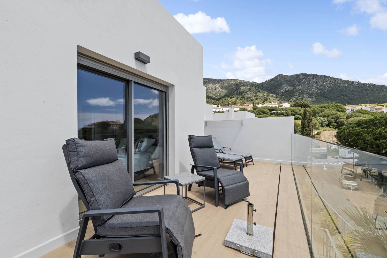 3 soveværelse Semi-Rækkehus til salg i Mijas Costa med swimmingpool garage - € 899.000 (Ref: 8934726)