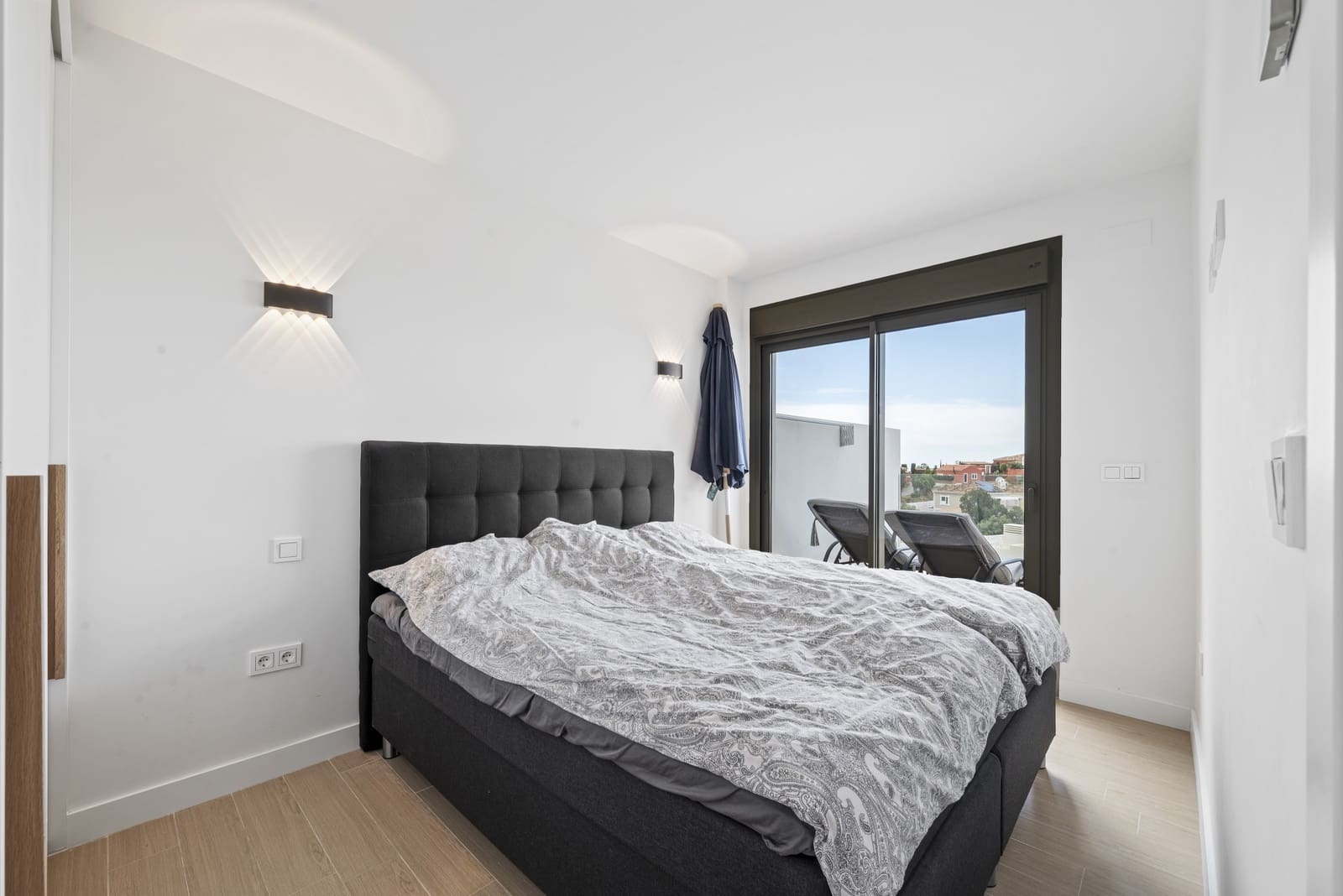 3 soveværelse Semi-Rækkehus til salg i Mijas Costa med swimmingpool garage - € 899.000 (Ref: 8934726)