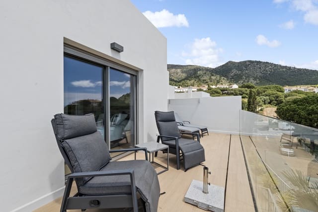 3 slaapkamer Halfvrijstaande villa te koop in Mijas Costa, Mijas met zwembad garage - € 899.000 (Ref: 8934726)