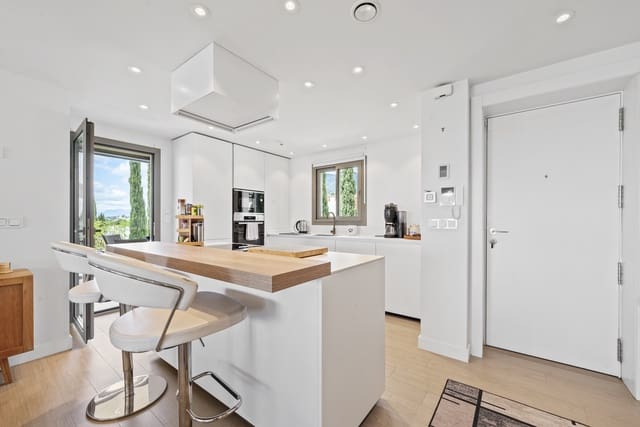 3 slaapkamer Halfvrijstaande villa te koop in Mijas Costa, Mijas met zwembad garage - € 899.000 (Ref: 8934726)