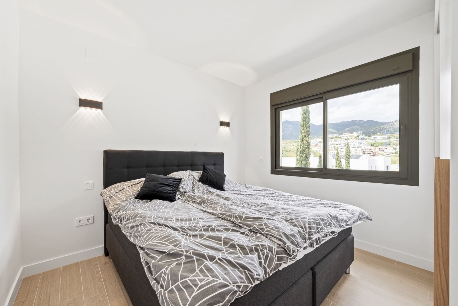 3 soveværelse Semi-Rækkehus til salg i Mijas Costa med swimmingpool garage - € 899.000 (Ref: 8934726)