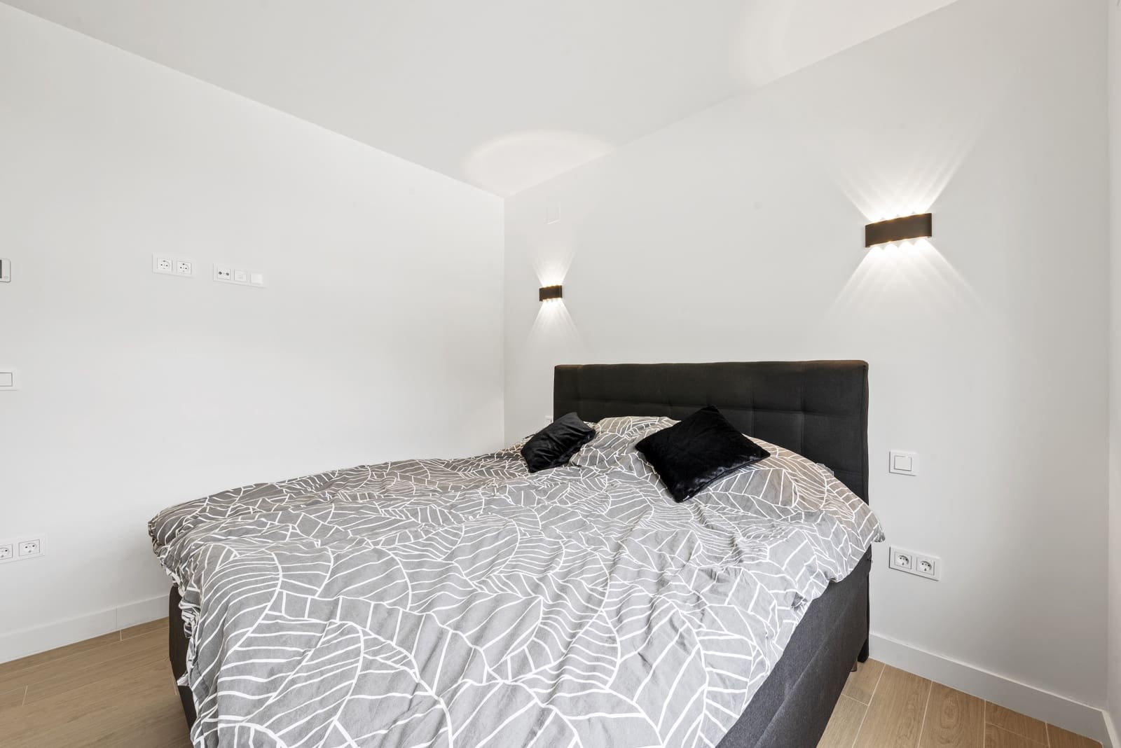 3 soveværelse Semi-Rækkehus til salg i Mijas Costa med swimmingpool garage - € 899.000 (Ref: 8934726)