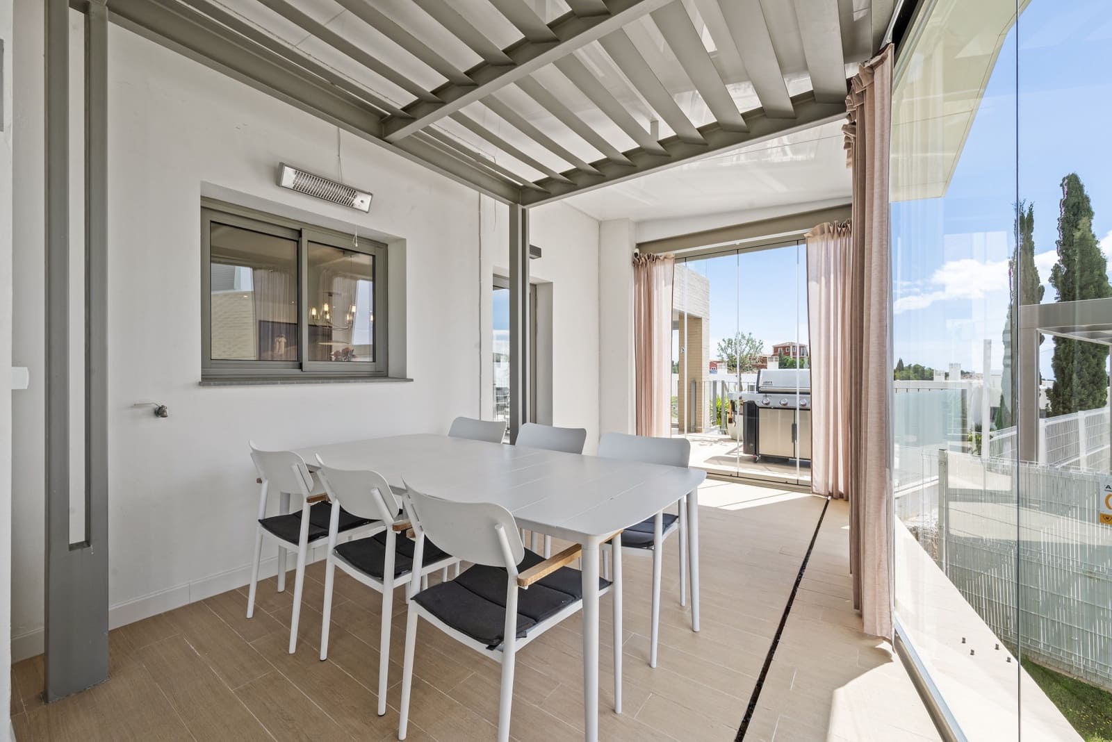 3 soveværelse Semi-Rækkehus til salg i Mijas Costa med swimmingpool garage - € 899.000 (Ref: 8934726)