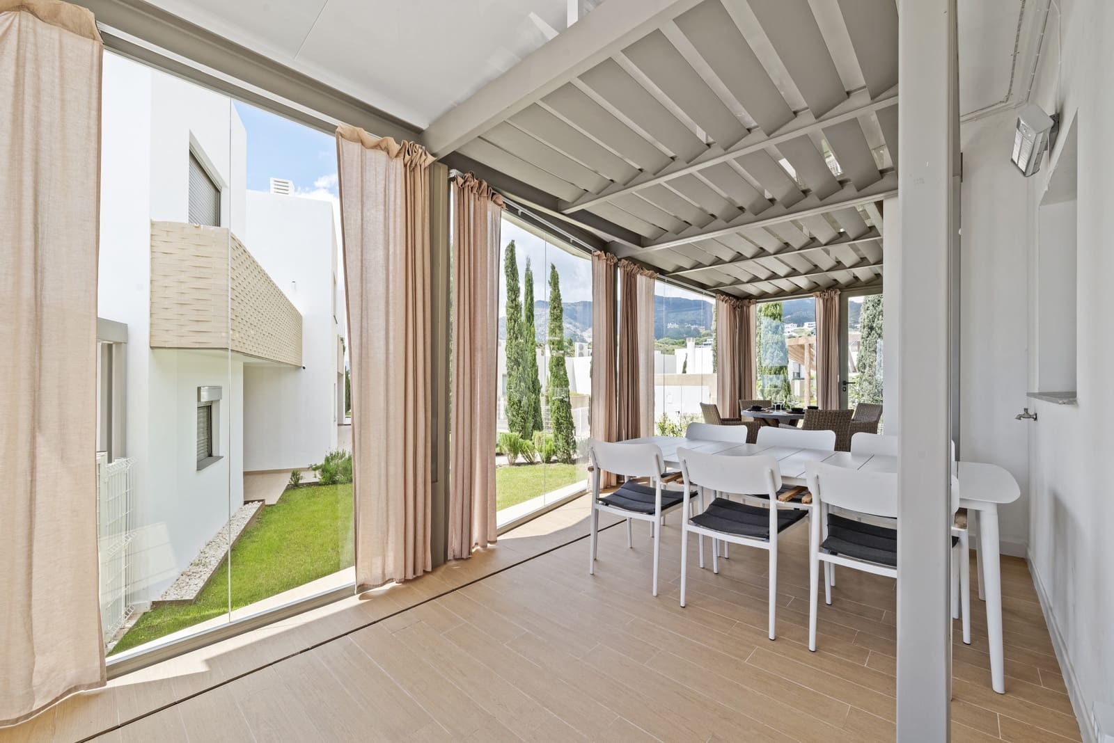 3 soveværelse Semi-Rækkehus til salg i Mijas Costa med swimmingpool garage - € 899.000 (Ref: 8934726)