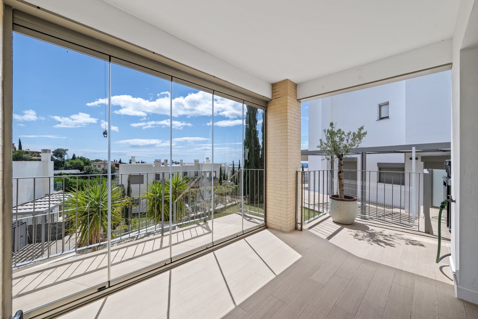 3 soveværelse Semi-Rækkehus til salg i Mijas Costa med swimmingpool garage - € 899.000 (Ref: 8934726)