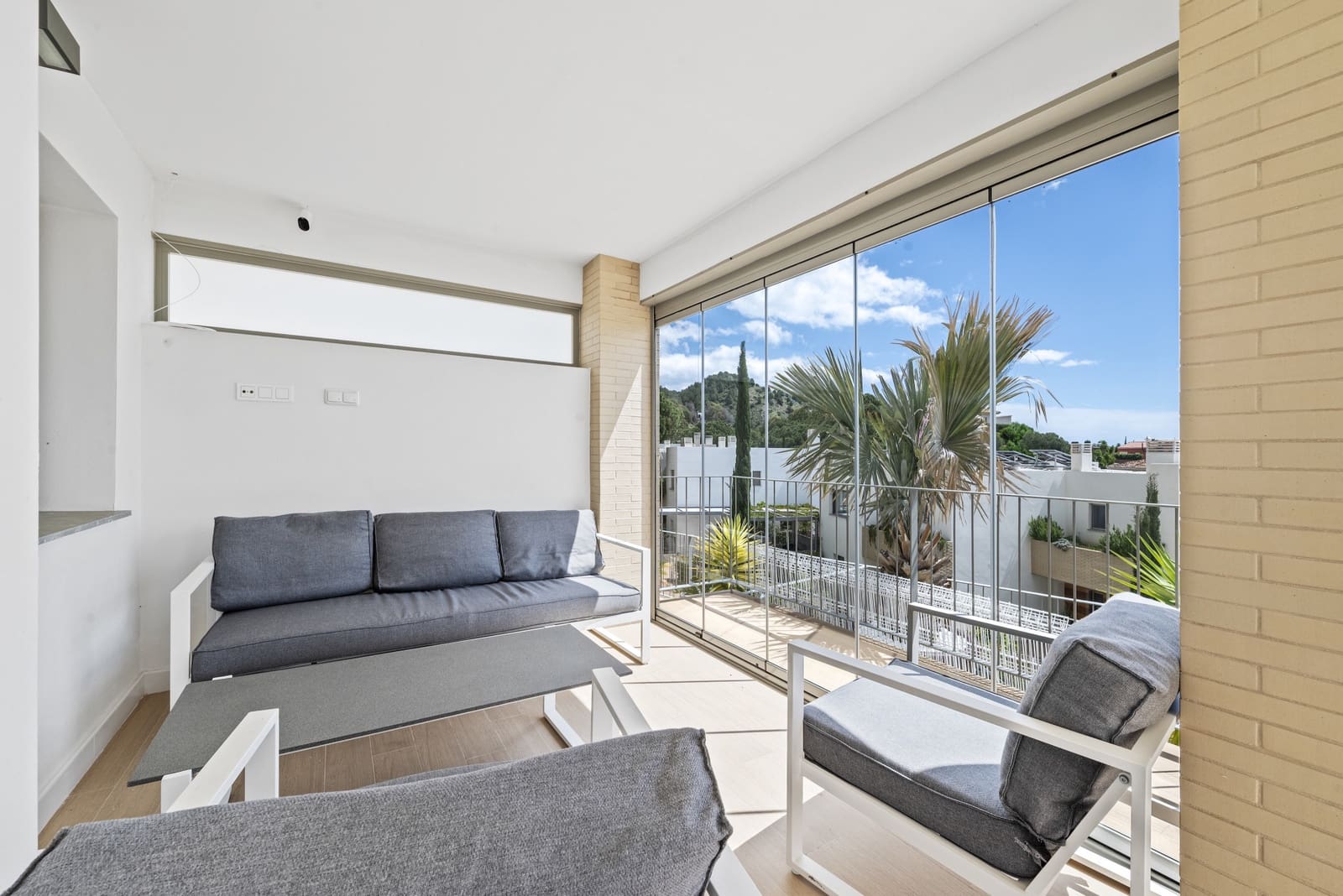 3 soveværelse Semi-Rækkehus til salg i Mijas Costa med swimmingpool garage - € 899.000 (Ref: 8934726)