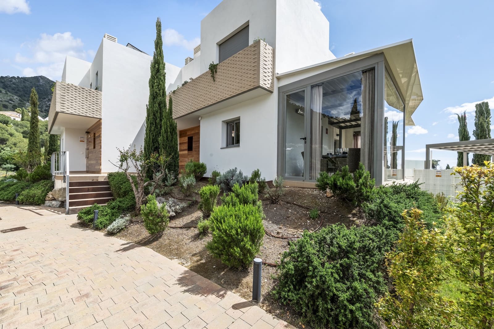 3 soveværelse Semi-Rækkehus til salg i Mijas Costa med swimmingpool garage - € 899.000 (Ref: 8934726)