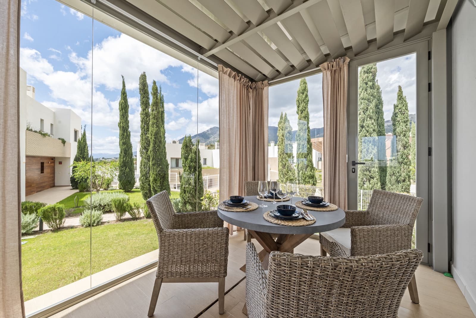 3 soveværelse Semi-Rækkehus til salg i Mijas Costa med swimmingpool garage - € 899.000 (Ref: 8934726)