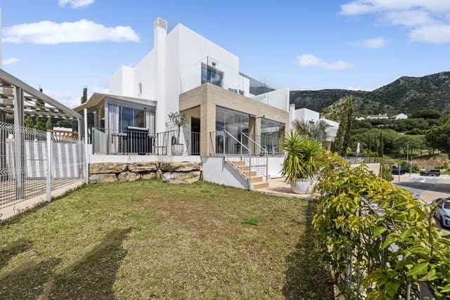 3 Zimmer Doppelhaus zu verkaufen in Mijas Costa, Mijas mit Pool Garage - 899.000 € (Ref: 8934726)
