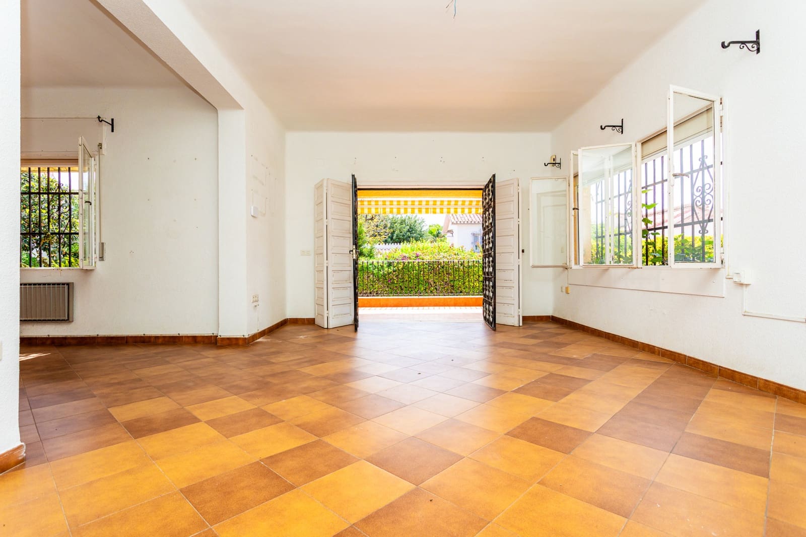 8 slaapkamer Villa te koop in Benalmadena Costa met zwembad - € 1.100.000 (Ref: 8956565)