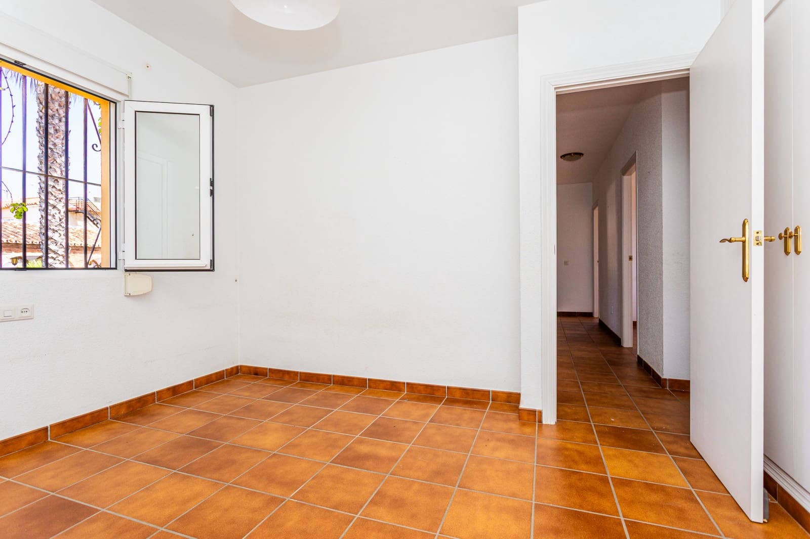 8 slaapkamer Villa te koop in Benalmadena Costa met zwembad - € 1.100.000 (Ref: 8956565)