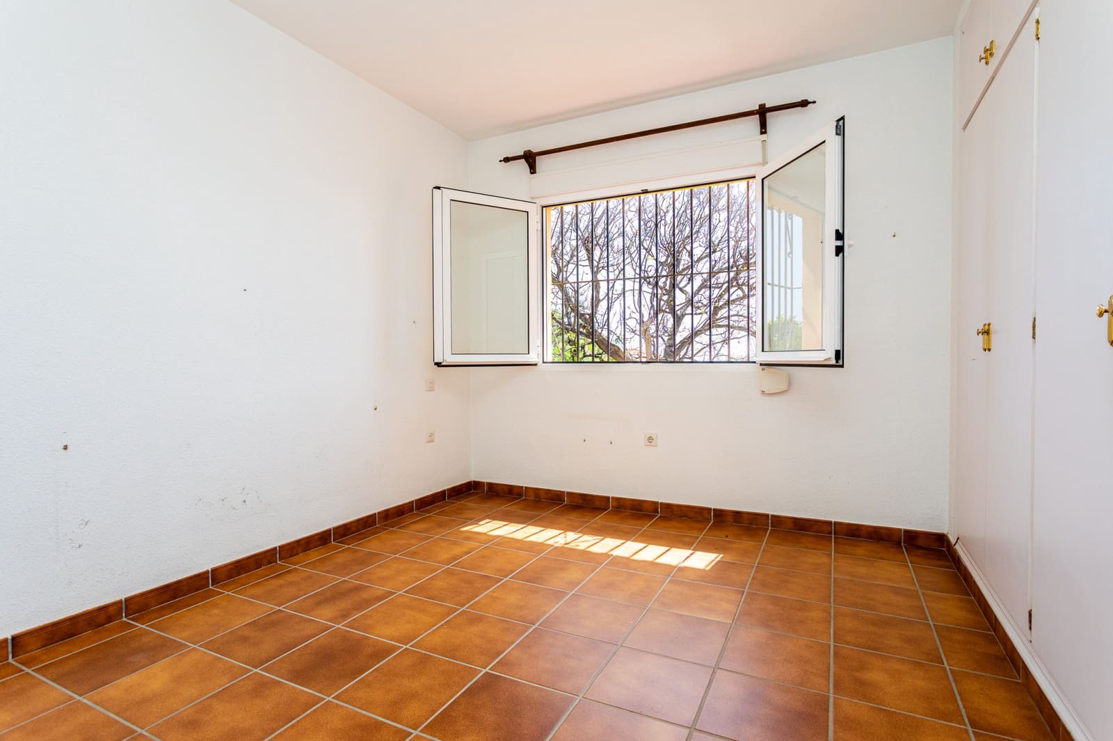 8 slaapkamer Villa te koop in Benalmadena Costa met zwembad - € 1.100.000 (Ref: 8956565)