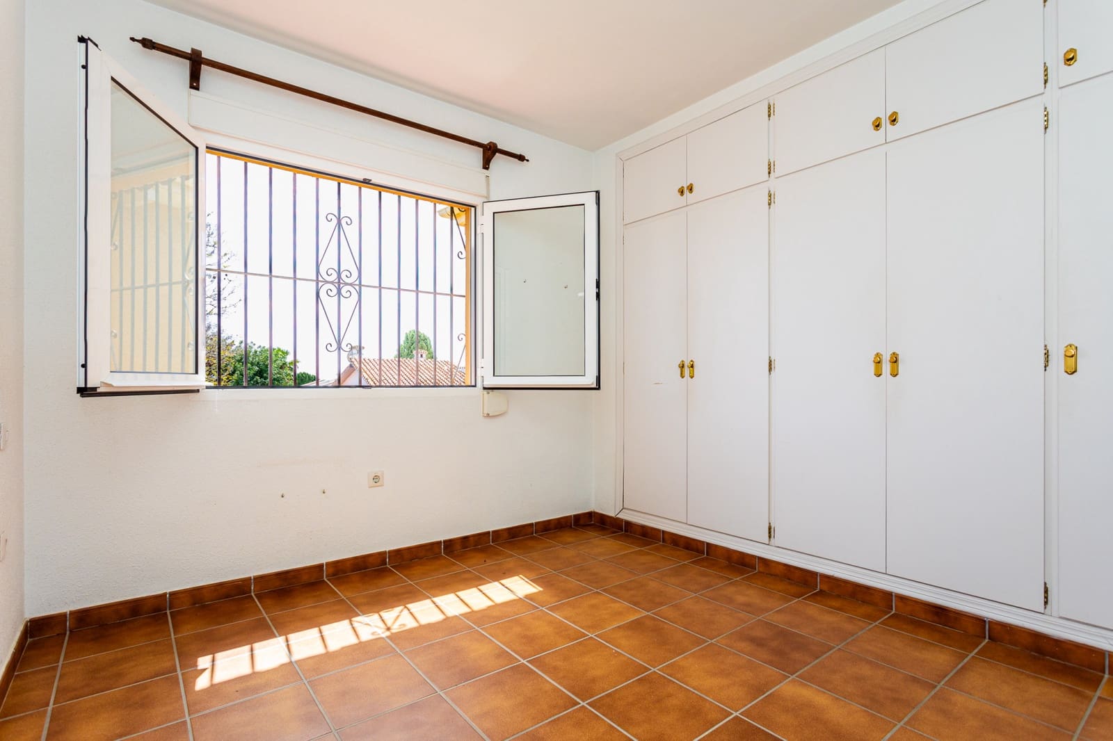 8 slaapkamer Villa te koop in Benalmadena Costa met zwembad - € 1.100.000 (Ref: 8956565)