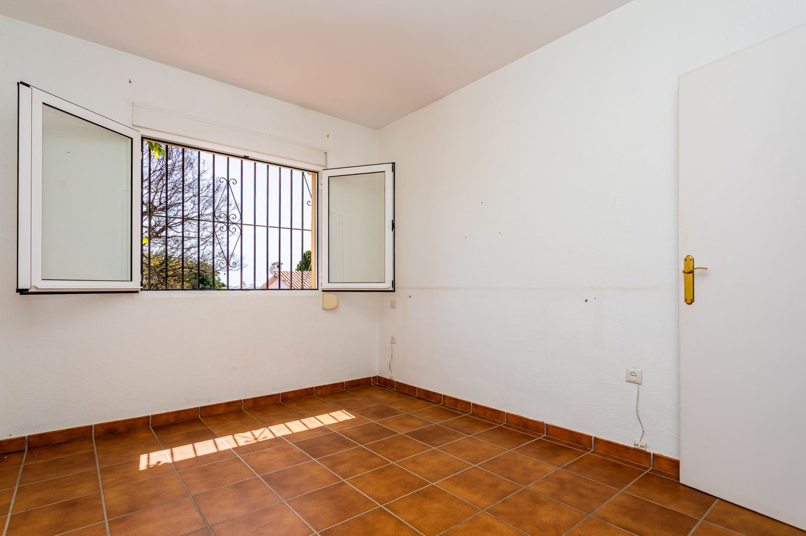 8 slaapkamer Villa te koop in Benalmadena Costa met zwembad - € 1.100.000 (Ref: 8956565)