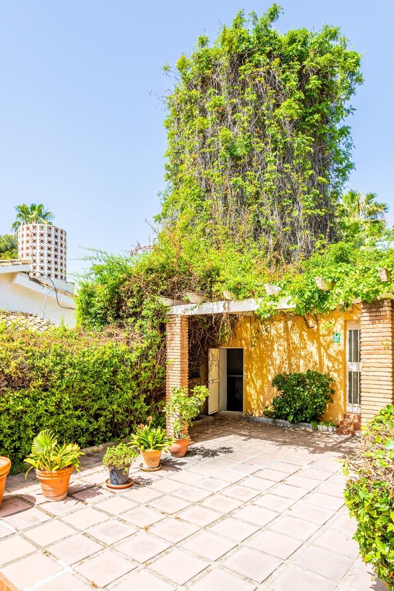 8 slaapkamer Villa te koop in Benalmadena Costa met zwembad - € 1.100.000 (Ref: 8956565)