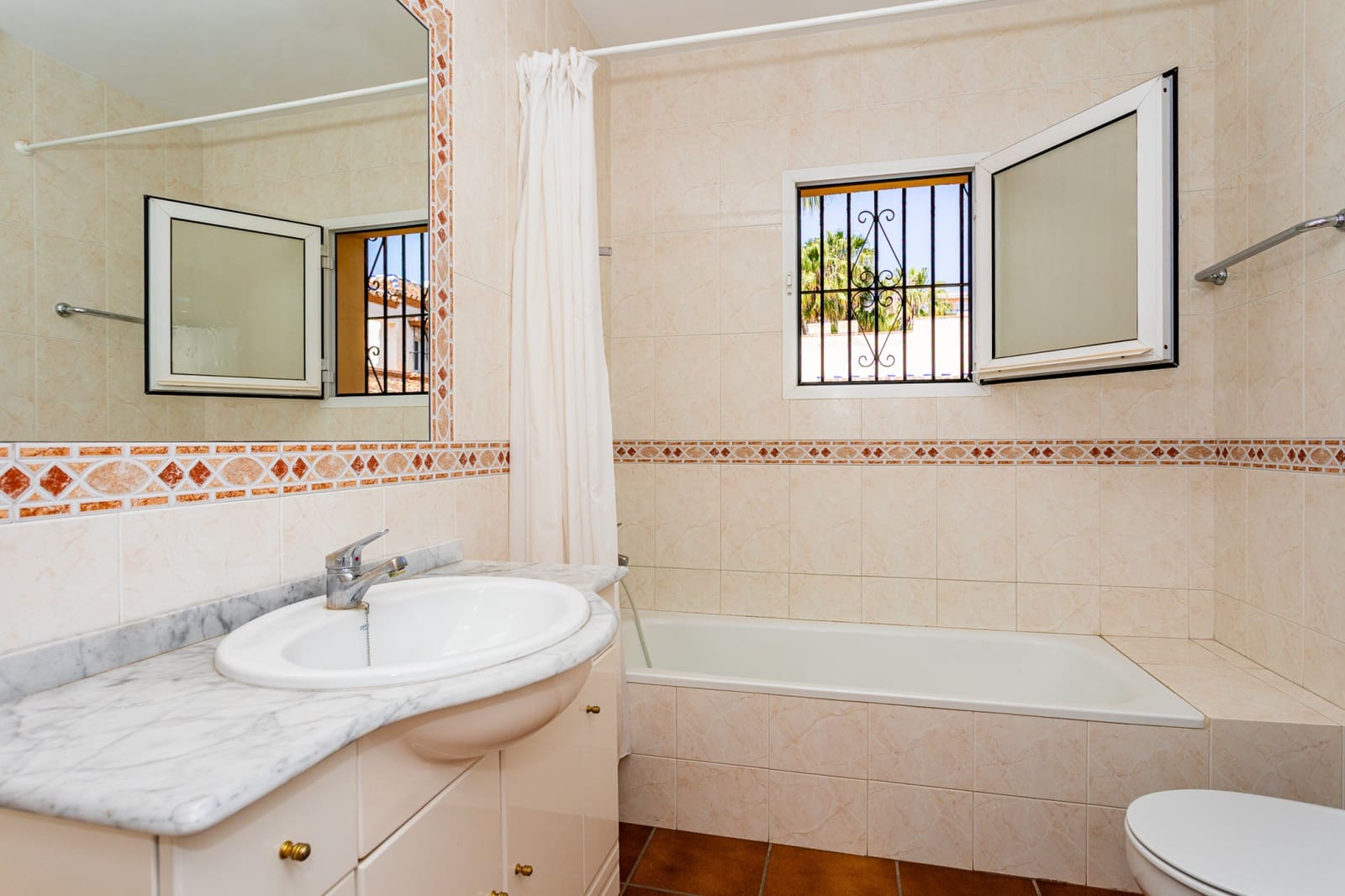 8 slaapkamer Villa te koop in Benalmadena Costa met zwembad - € 1.100.000 (Ref: 8956565)