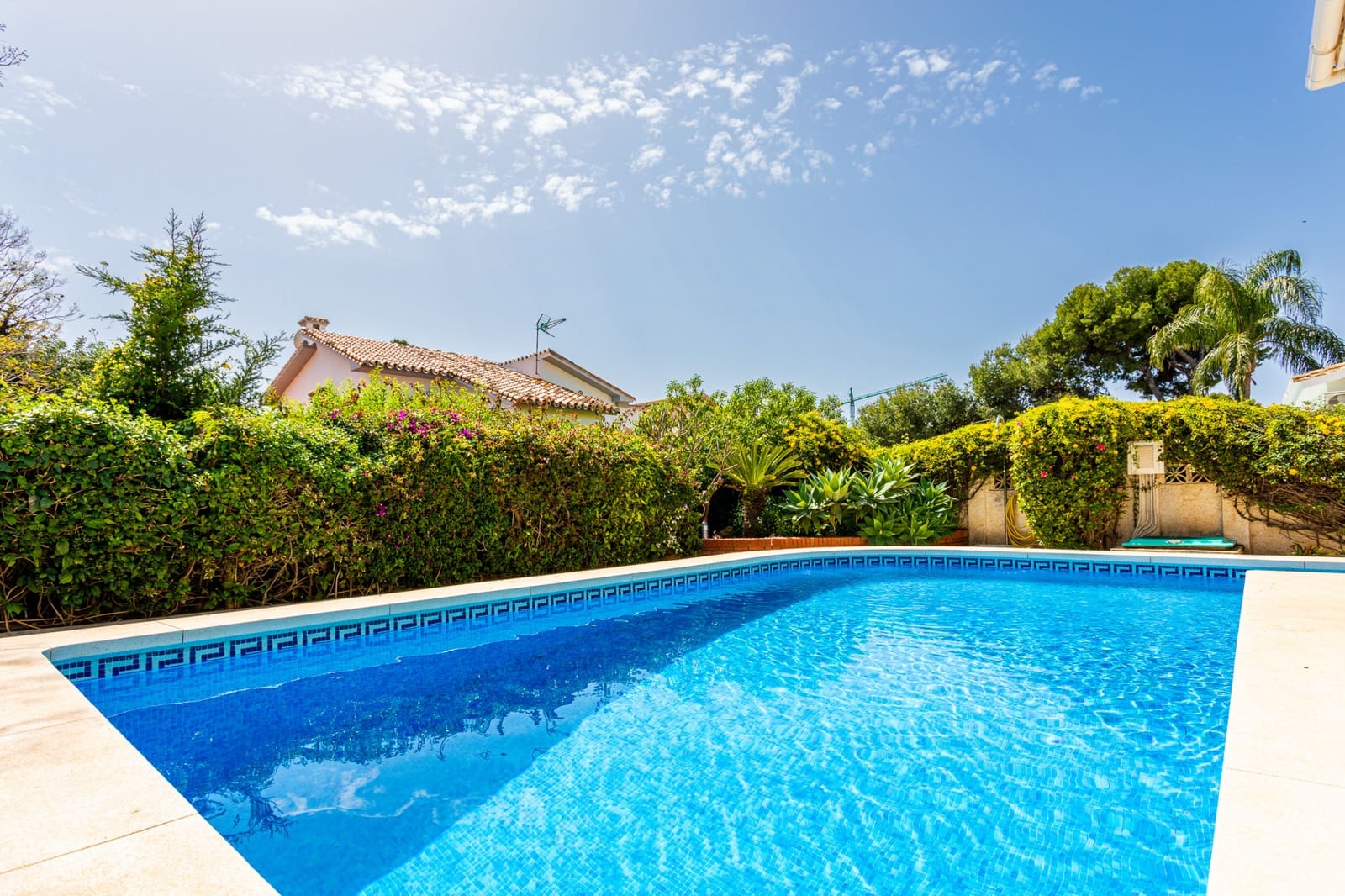 8 slaapkamer Villa te koop in Benalmadena Costa met zwembad - € 1.100.000 (Ref: 8956565)