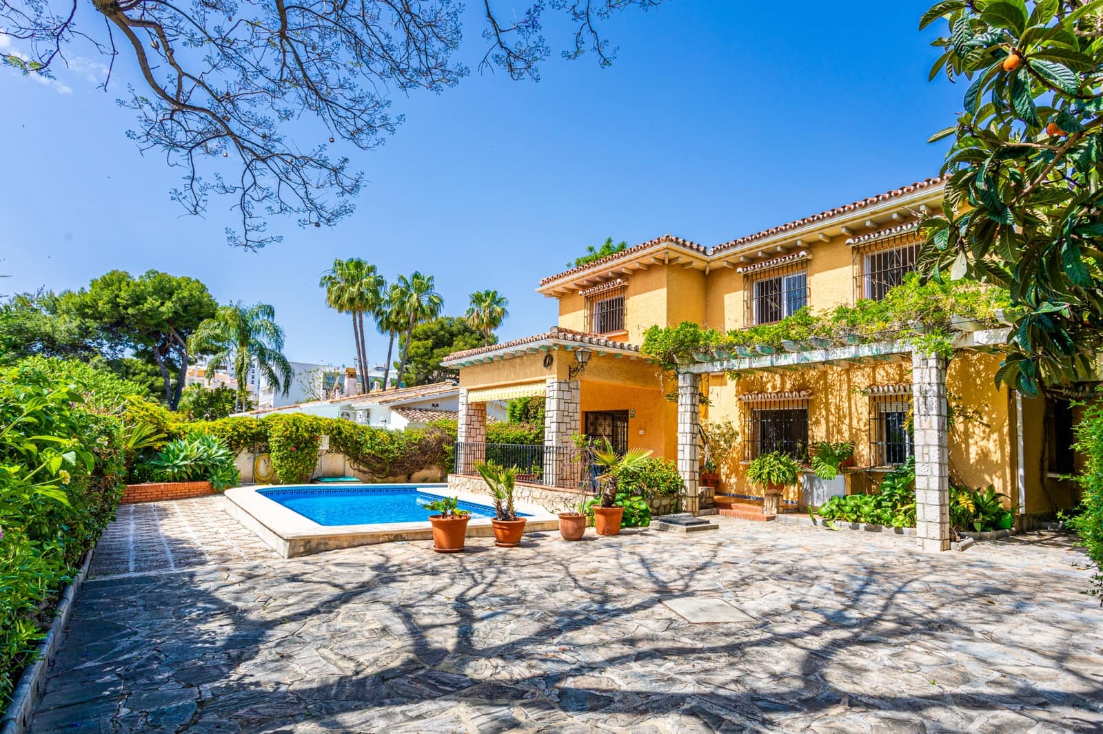 8 slaapkamer Villa te koop in Benalmadena Costa met zwembad - € 1.100.000 (Ref: 8956565)